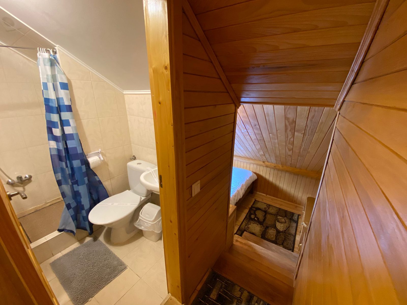 Cameră cvadruplă cu vedere la munte - detaliu